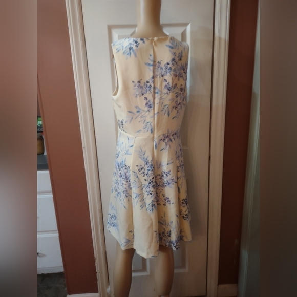 Emma & Michele women's size medium sleeveless yellow floral dress - Picture 6 of 10